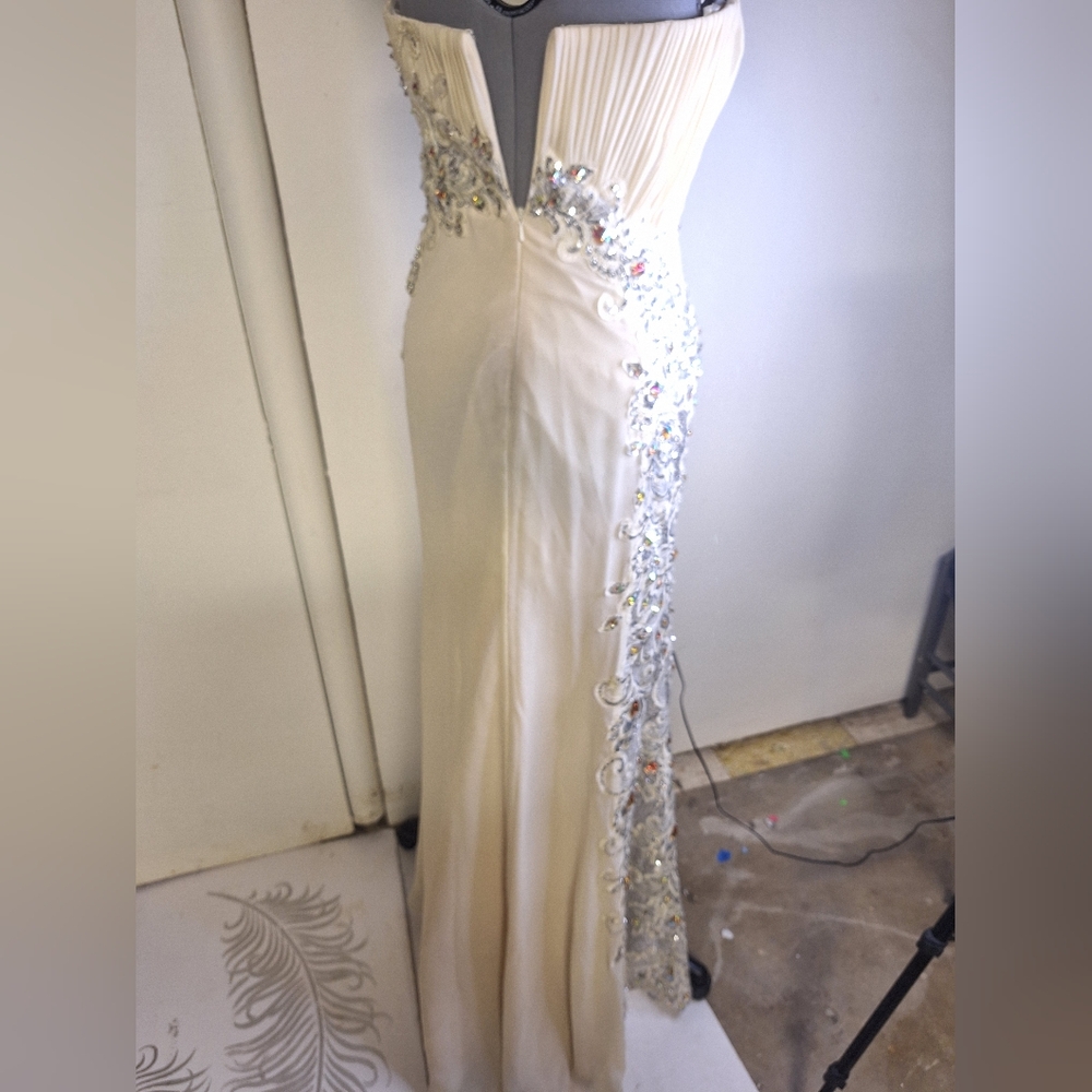 By Johnny Cream and Silver Strapless Gown with Sweetheart Neckline Size 4 - Picture 8 of 12
